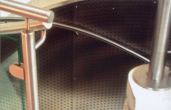 Edelstahl-Handlauf für Wendeltreppe, gefertigt von Metallbau Oekenpöhler